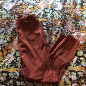 🌙5/$15 Brick Red Pull On Paint